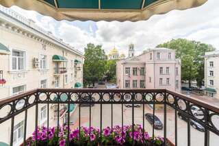 Гостиница Украина Симферополь Улучшенный двухместный номер с 1 кроватью или 2 отдельными кроватями-6